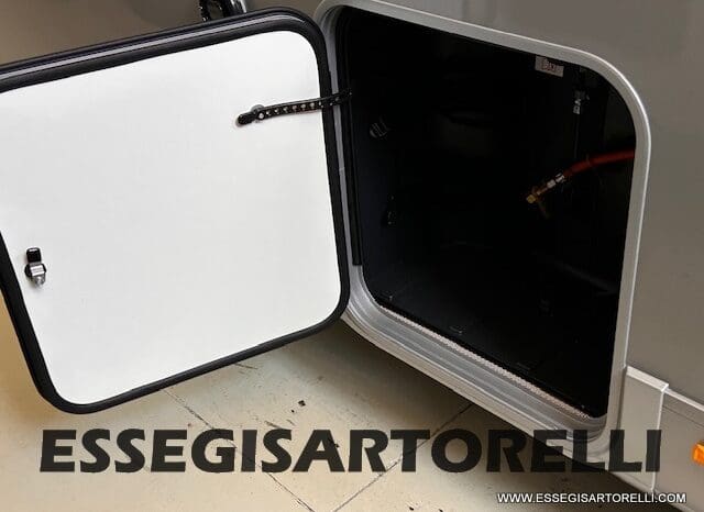 ADRIA SONIC SUPREME EDITION 700 DL ALDE GARAGE 140 cv letti gemelli GAMMA 2025 FACE TO FACE pieno