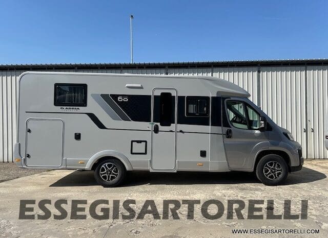 ADRIA COMPACT 60° SELECTION 600 DL AUTOMATICO SILVER 2025 GEMELLI GARAGE pieno