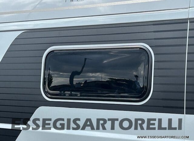 ADRIA NEW TWIN SPORTS MY 2025 SUPREME EDITION 640 SGX SKYROOF APRIBILE EXPEDITION 636 pieno