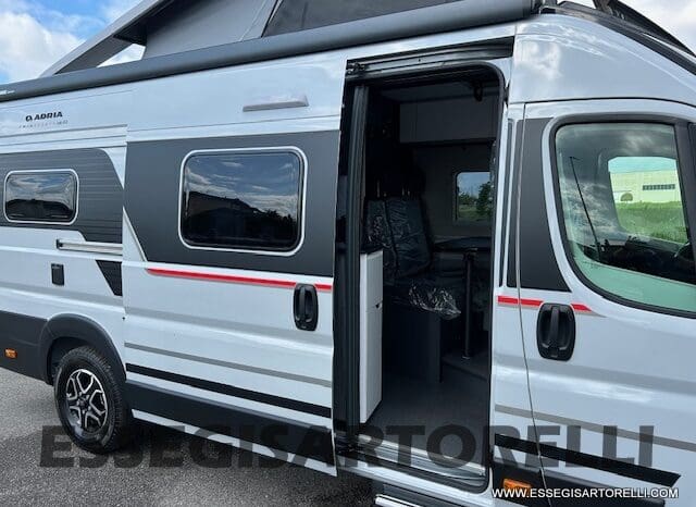 ADRIA NEW TWIN SPORTS MY 2025 SUPREME EDITION 640 SGX SKYROOF APRIBILE EXPEDITION 636 pieno