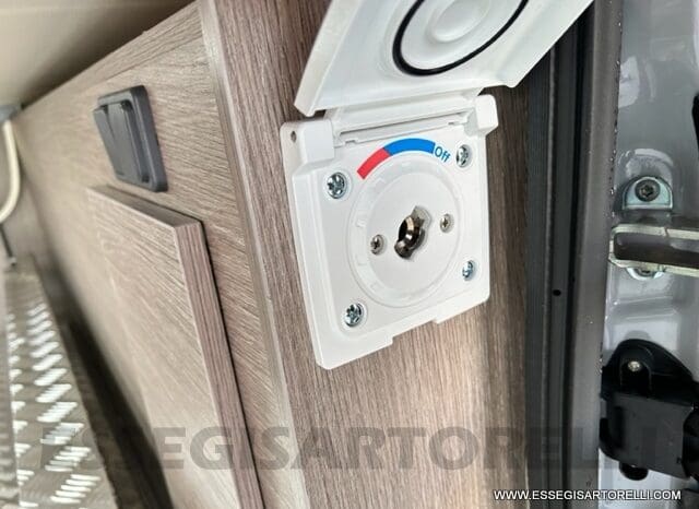 CHAUSSON PREMIUM V 690 AUTOMATICO 2023 POWER UNIPROPR. VAN 636 DOPPIO CLIMA FULL KM 6.108 pieno