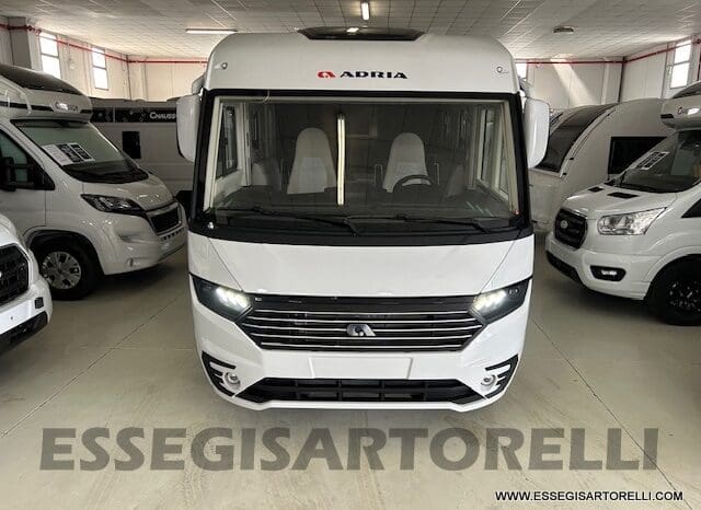 ADRIA SONIC PLUS 700 DL GARAGE 140 cv letti gemelli GAMMA 2025 FACE TO FACE AUTOMATICO pieno