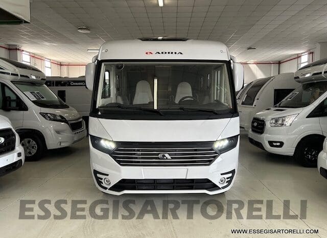 ADRIA SONIC PLUS 700 DL GARAGE 140 cv letti gemelli GAMMA 2025 FACE TO FACE AUTOMATICO pieno