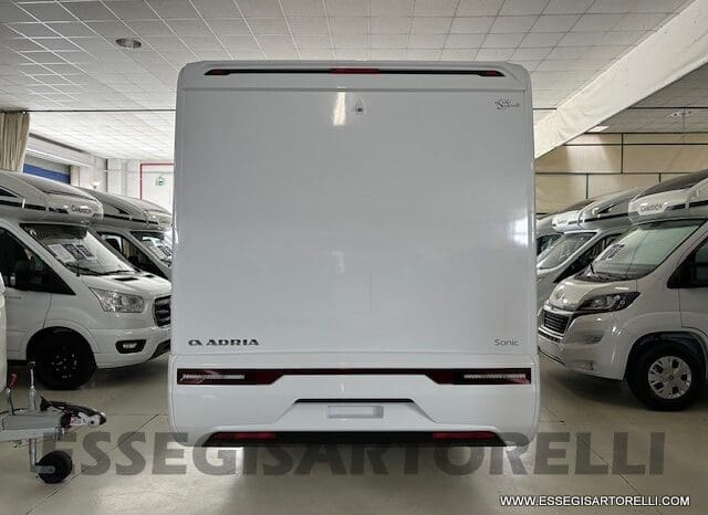ADRIA SONIC PLUS 700 DL GARAGE 140 cv letti gemelli GAMMA 2025 FACE TO FACE AUTOMATICO pieno