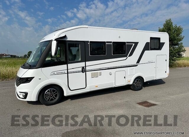 ADRIA SONIC PLUS 700 DL GARAGE 140 cv letti gemelli GAMMA 2025 FACE TO FACE AUTOMATICO pieno