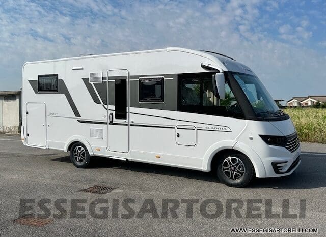 ADRIA SONIC PLUS 700 DL GARAGE 140 cv letti gemelli GAMMA 2025 FACE TO FACE AUTOMATICO pieno