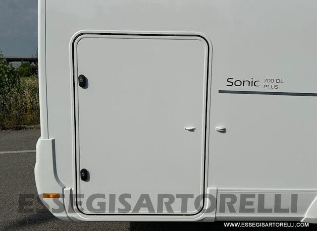 ADRIA SONIC PLUS 700 DL GARAGE 140 cv letti gemelli GAMMA 2025 FACE TO FACE AUTOMATICO pieno