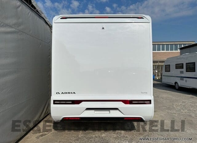 ADRIA SONIC PLUS 700 DL GARAGE 140 cv letti gemelli GAMMA 2025 FACE TO FACE AUTOMATICO pieno