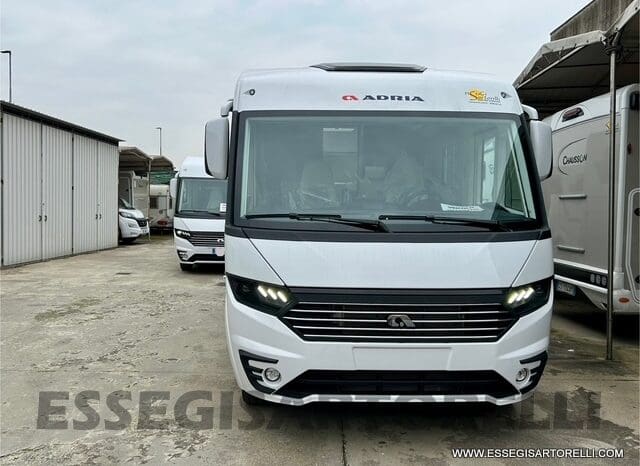ADRIA SONIC PLUS 700 DL GARAGE 140 cv letti gemelli GAMMA 2025 FACE TO FACE AUTOMATICO pieno