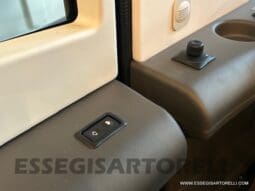 ADRIA SONIC PLUS 700 DL GARAGE 140 cv letti gemelli GAMMA 2025 FACE TO FACE AUTOMATICO pieno