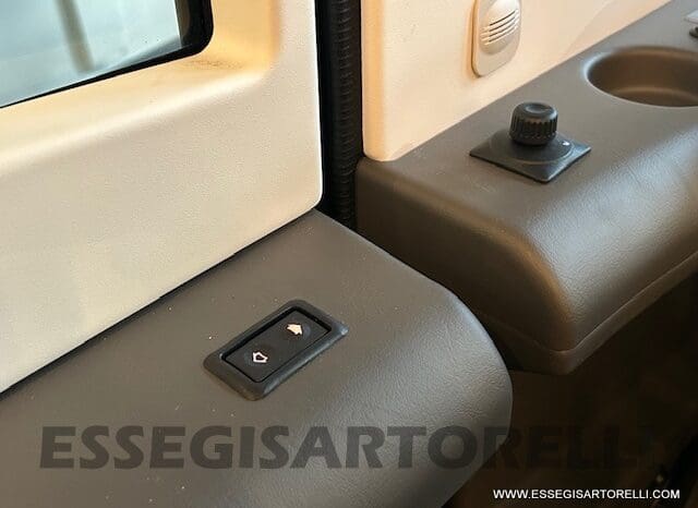 ADRIA SONIC PLUS 700 DL GARAGE 140 cv letti gemelli GAMMA 2025 FACE TO FACE AUTOMATICO pieno