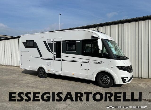 ADRIA SONIC PLUS 700 DL GARAGE 140 cv letti gemelli GAMMA 2025 FACE TO FACE AUTOMATICO pieno