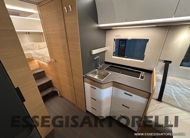 ADRIA SONIC PLUS 700 DL GARAGE 140 cv letti gemelli GAMMA 2025 FACE TO FACE AUTOMATICO pieno
