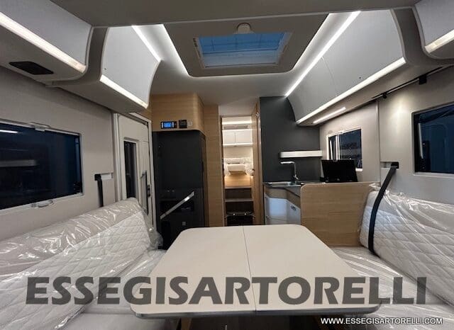 ADRIA SONIC PLUS 700 DL GARAGE 140 cv letti gemelli GAMMA 2025 FACE TO FACE AUTOMATICO pieno