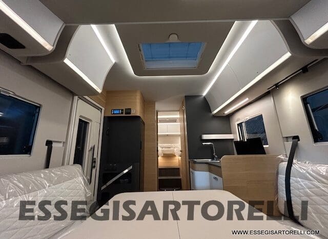 ADRIA SONIC PLUS 700 DL GARAGE 140 cv letti gemelli GAMMA 2025 FACE TO FACE AUTOMATICO pieno