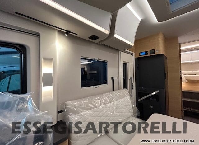 ADRIA SONIC PLUS 700 DL GARAGE 140 cv letti gemelli GAMMA 2025 FACE TO FACE AUTOMATICO pieno