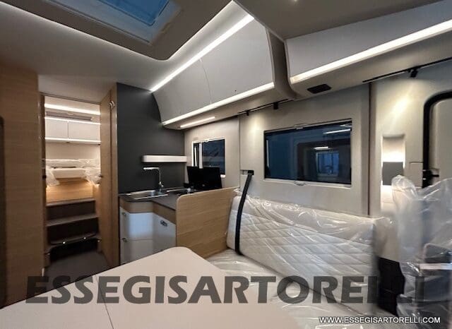 ADRIA SONIC PLUS 700 DL GARAGE 140 cv letti gemelli GAMMA 2025 FACE TO FACE AUTOMATICO pieno