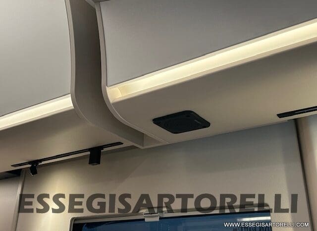 ADRIA SONIC PLUS 700 DL GARAGE 140 cv letti gemelli GAMMA 2025 FACE TO FACE AUTOMATICO pieno