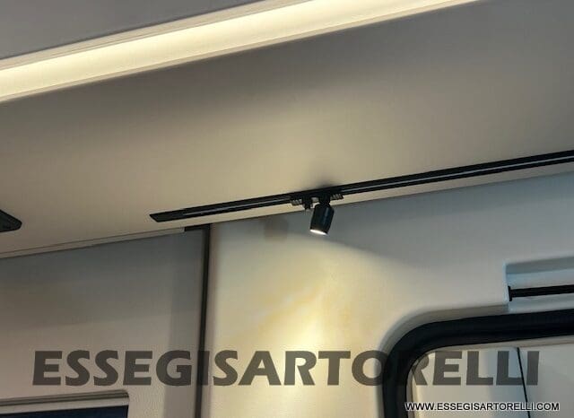 ADRIA SONIC PLUS 700 DL GARAGE 140 cv letti gemelli GAMMA 2025 FACE TO FACE AUTOMATICO pieno