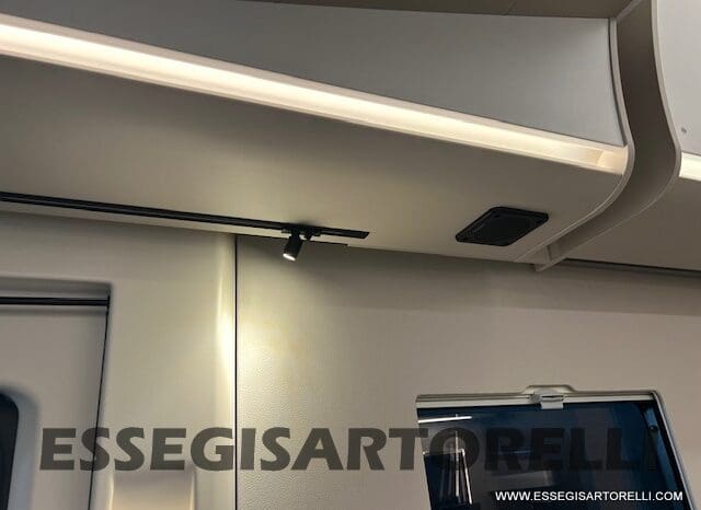 ADRIA SONIC PLUS 700 DL GARAGE 140 cv letti gemelli GAMMA 2025 FACE TO FACE AUTOMATICO pieno
