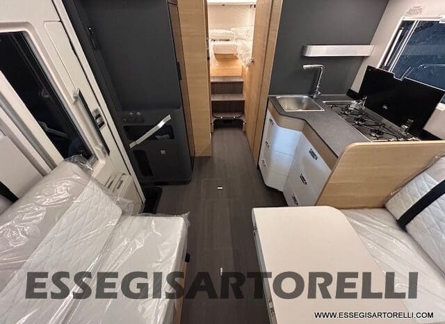 ADRIA SONIC PLUS 700 DL GARAGE 140 cv letti gemelli GAMMA 2025 FACE TO FACE AUTOMATICO pieno