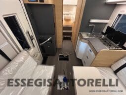 ADRIA SONIC PLUS 700 DL GARAGE 140 cv letti gemelli GAMMA 2025 FACE TO FACE AUTOMATICO pieno
