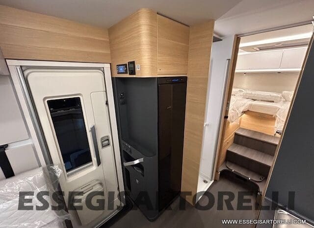 ADRIA SONIC PLUS 700 DL GARAGE 140 cv letti gemelli GAMMA 2025 FACE TO FACE AUTOMATICO pieno