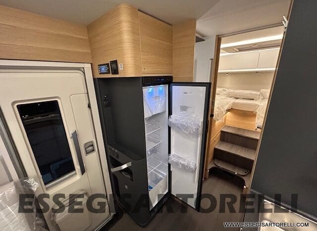ADRIA SONIC PLUS 700 DL GARAGE 140 cv letti gemelli GAMMA 2025 FACE TO FACE AUTOMATICO pieno