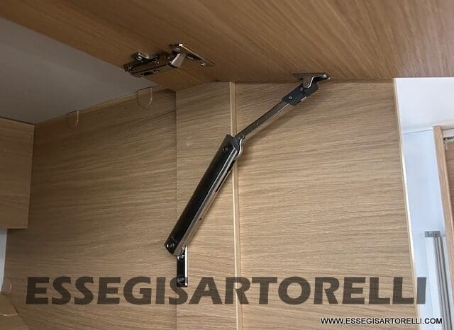 ADRIA SONIC PLUS 700 DL GARAGE 140 cv letti gemelli GAMMA 2025 FACE TO FACE AUTOMATICO pieno