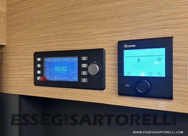 ADRIA SONIC PLUS 700 DL GARAGE 140 cv letti gemelli GAMMA 2025 FACE TO FACE AUTOMATICO pieno