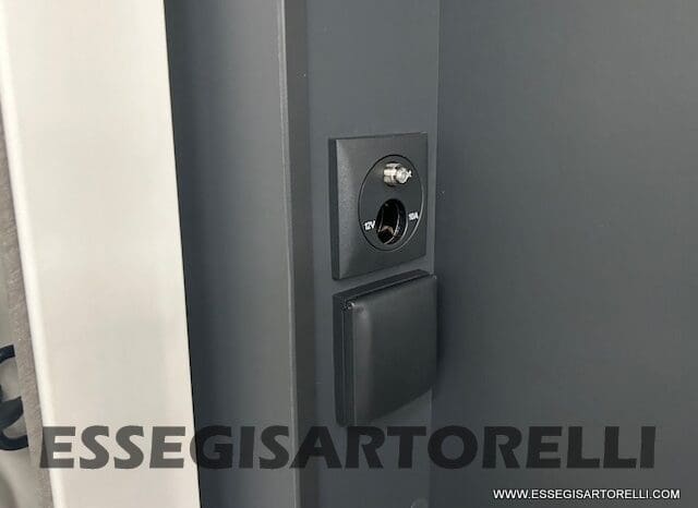 ADRIA SONIC PLUS 700 DL GARAGE 140 cv letti gemelli GAMMA 2025 FACE TO FACE AUTOMATICO pieno
