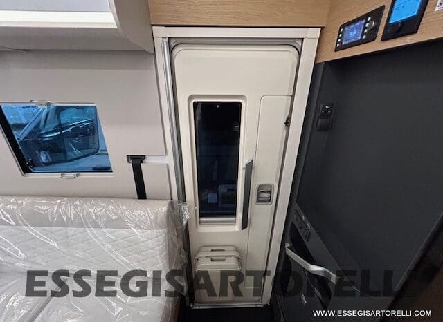 ADRIA SONIC PLUS 700 DL GARAGE 140 cv letti gemelli GAMMA 2025 FACE TO FACE AUTOMATICO pieno