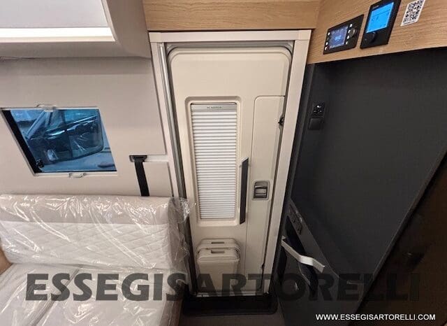ADRIA SONIC PLUS 700 DL GARAGE 140 cv letti gemelli GAMMA 2025 FACE TO FACE AUTOMATICO pieno