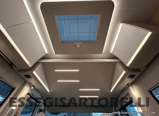 ADRIA SONIC PLUS 700 DL GARAGE 140 cv letti gemelli GAMMA 2025 FACE TO FACE AUTOMATICO pieno