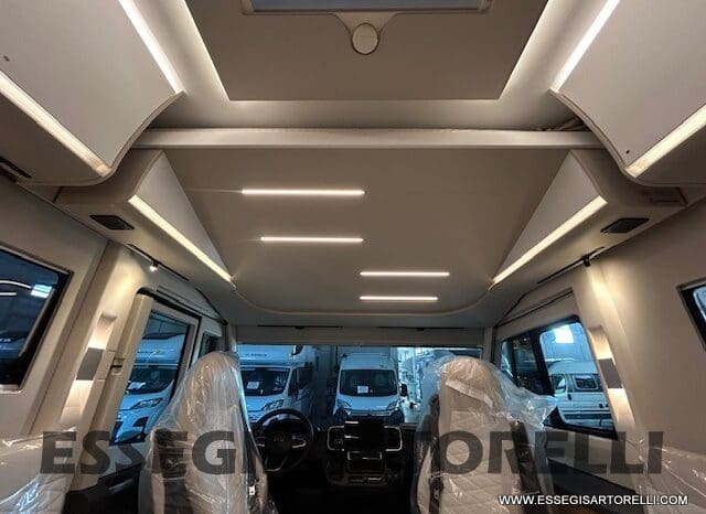 ADRIA SONIC PLUS 700 DL GARAGE 140 cv letti gemelli GAMMA 2025 FACE TO FACE AUTOMATICO pieno
