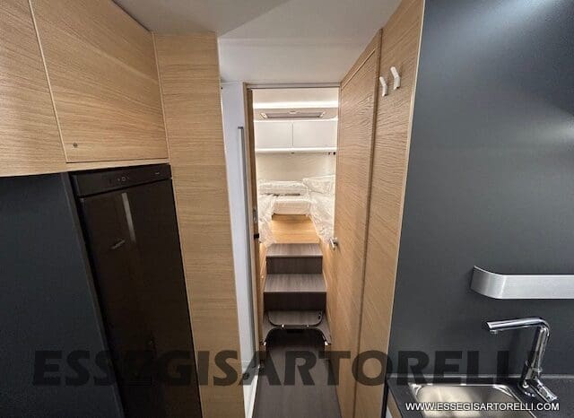 ADRIA SONIC PLUS 700 DL GARAGE 140 cv letti gemelli GAMMA 2025 FACE TO FACE AUTOMATICO pieno