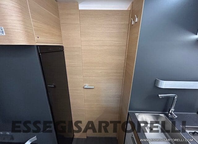 ADRIA SONIC PLUS 700 DL GARAGE 140 cv letti gemelli GAMMA 2025 FACE TO FACE AUTOMATICO pieno