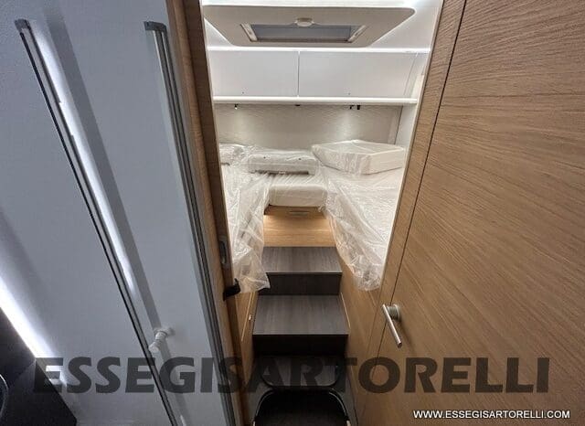 ADRIA SONIC PLUS 700 DL GARAGE 140 cv letti gemelli GAMMA 2025 FACE TO FACE AUTOMATICO pieno