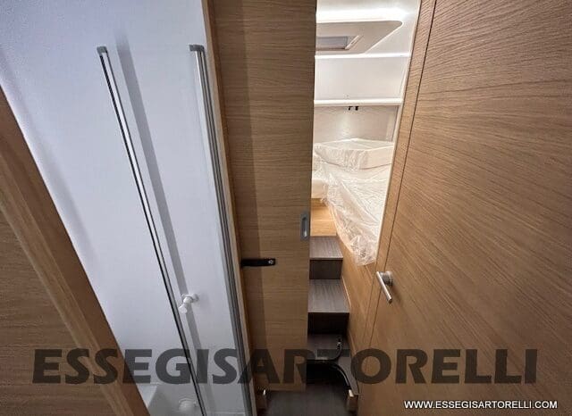 ADRIA SONIC PLUS 700 DL GARAGE 140 cv letti gemelli GAMMA 2025 FACE TO FACE AUTOMATICO pieno