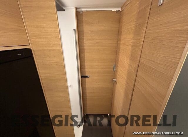 ADRIA SONIC PLUS 700 DL GARAGE 140 cv letti gemelli GAMMA 2025 FACE TO FACE AUTOMATICO pieno