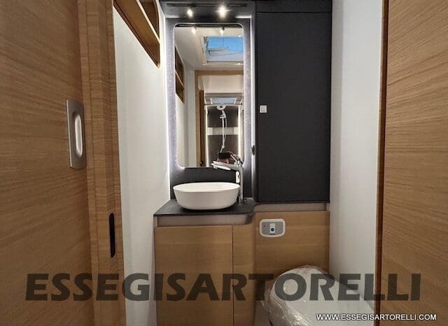 ADRIA SONIC PLUS 700 DL GARAGE 140 cv letti gemelli GAMMA 2025 FACE TO FACE AUTOMATICO pieno