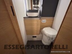 ADRIA SONIC PLUS 700 DL GARAGE 140 cv letti gemelli GAMMA 2025 FACE TO FACE AUTOMATICO pieno