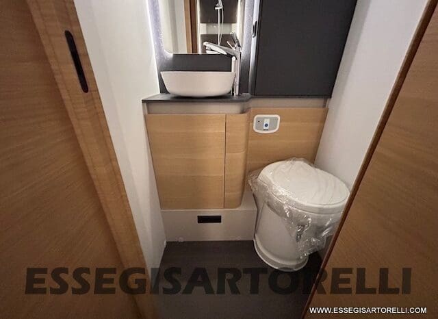 ADRIA SONIC PLUS 700 DL GARAGE 140 cv letti gemelli GAMMA 2025 FACE TO FACE AUTOMATICO pieno