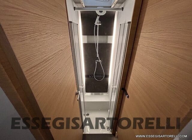 ADRIA SONIC PLUS 700 DL GARAGE 140 cv letti gemelli GAMMA 2025 FACE TO FACE AUTOMATICO pieno