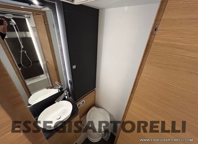 ADRIA SONIC PLUS 700 DL GARAGE 140 cv letti gemelli GAMMA 2025 FACE TO FACE AUTOMATICO pieno
