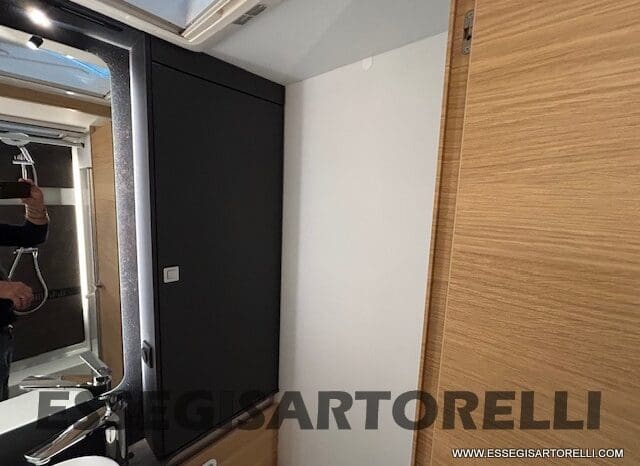 ADRIA SONIC PLUS 700 DL GARAGE 140 cv letti gemelli GAMMA 2025 FACE TO FACE AUTOMATICO pieno