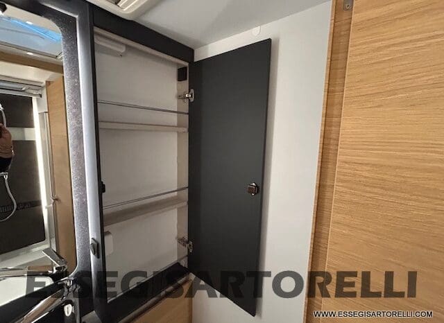 ADRIA SONIC PLUS 700 DL GARAGE 140 cv letti gemelli GAMMA 2025 FACE TO FACE AUTOMATICO pieno
