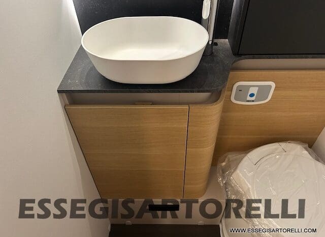 ADRIA SONIC PLUS 700 DL GARAGE 140 cv letti gemelli GAMMA 2025 FACE TO FACE AUTOMATICO pieno
