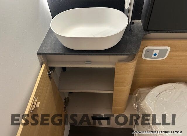 ADRIA SONIC PLUS 700 DL GARAGE 140 cv letti gemelli GAMMA 2025 FACE TO FACE AUTOMATICO pieno