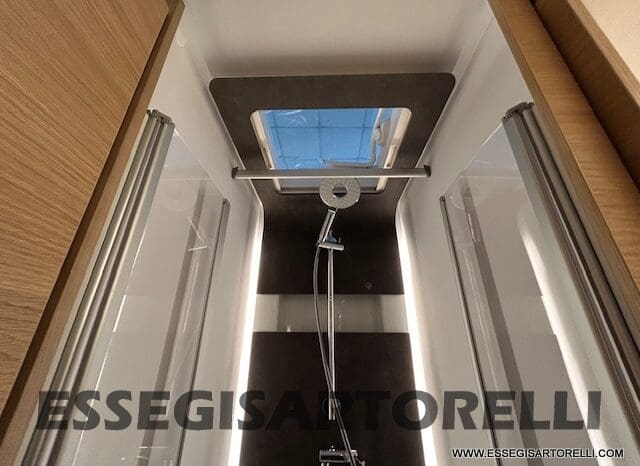 ADRIA SONIC PLUS 700 DL GARAGE 140 cv letti gemelli GAMMA 2025 FACE TO FACE AUTOMATICO pieno